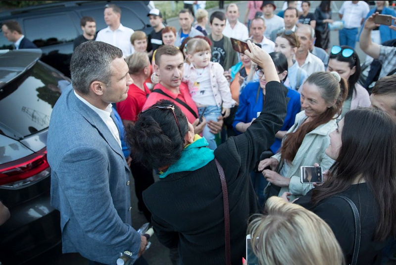 "Мы с вами сделали праздник": Кличко поблагодарил коммунальщиков за чистоту после финала ЛЧ (фото)