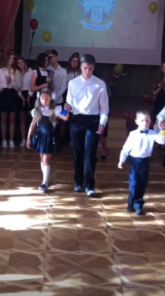 &quot;Маленькая красавица&quot;: Оля Полякова отправила младшую дочь в первый класс (фото)