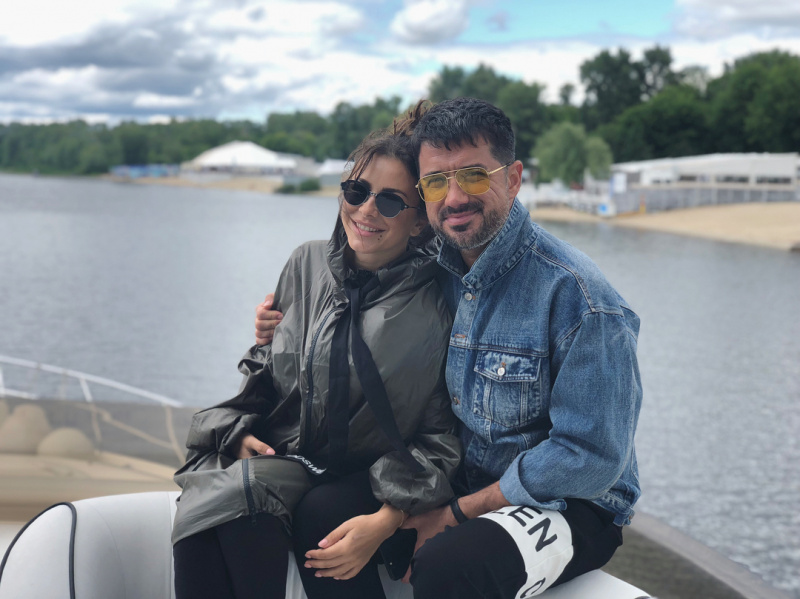 "Что за пожилой мужчина рядом?": фанатов Ани Лорак ужаснул вид ее мужа (фото)