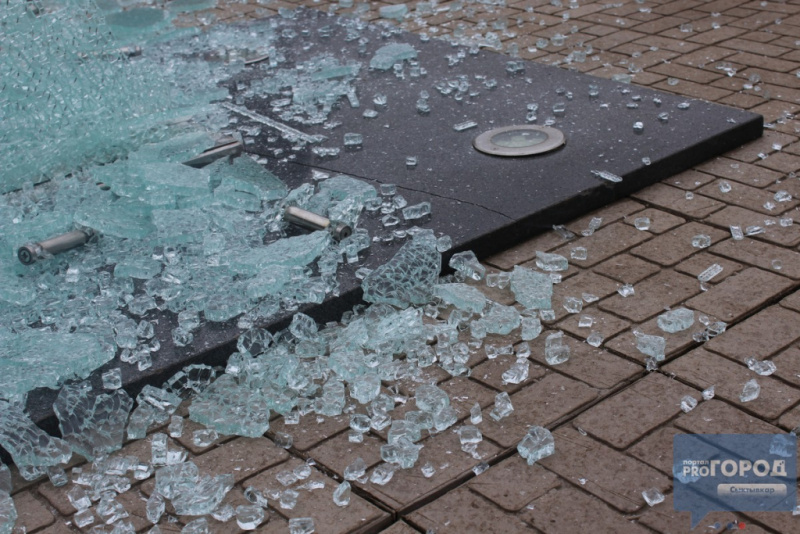 Крах рубля: в РФ уничтожили памятник российской валюте (фото)