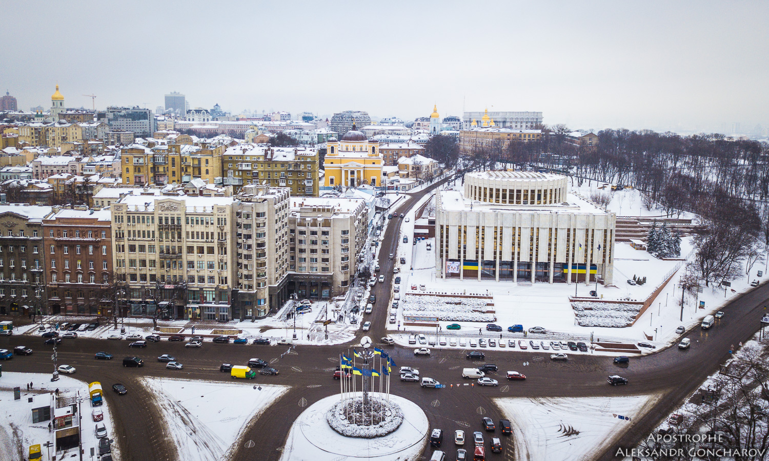 Киев замело: в сети показали впечатляющие фото столицы с высоты птичьего полета