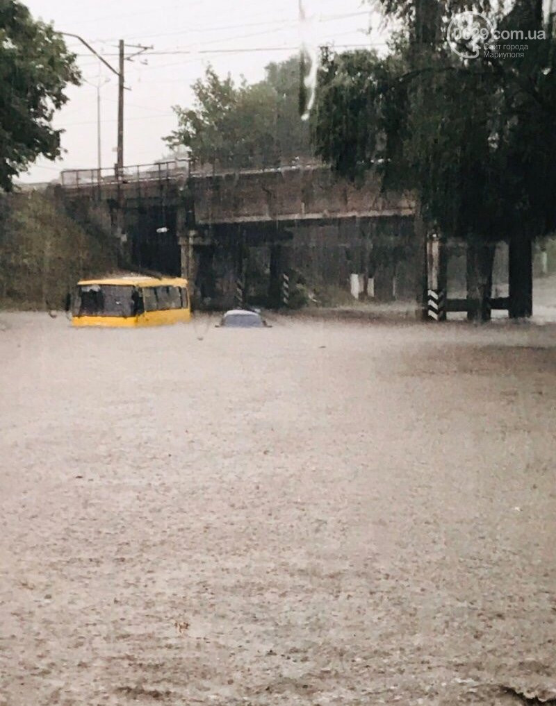Маріуполь пішов під воду після сильної зливи: фото і відео стихії