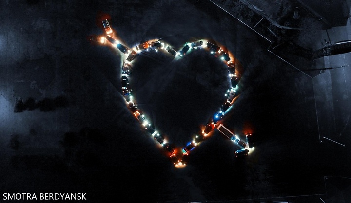 До Дня закоханих українські водії влаштували романтичний флешмоб (відео)