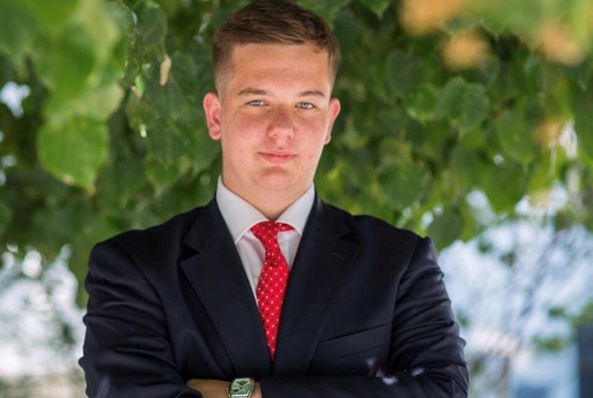 Українець вступив до 10 вузів США, але вибрав навчання з дочкою Обами