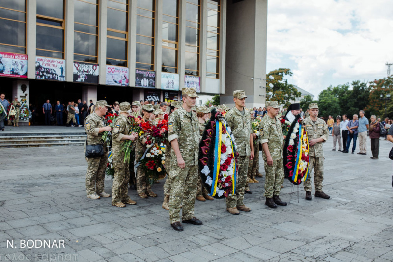 На Закарпатье прощаются с погибшими на Ровенском полигоне бойцами (фото, видео)