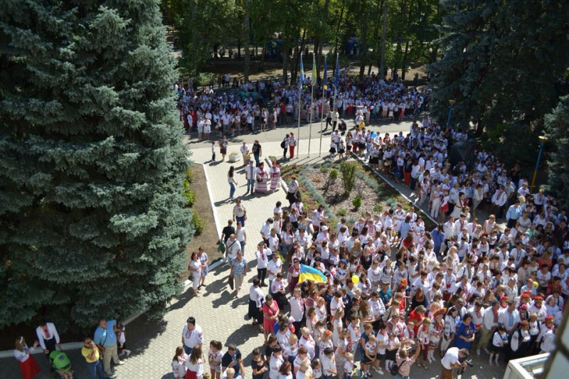 Новый рекорд: в зоне ООС на праздник Дня Независимости более 5000 человек пришли в вышиванках