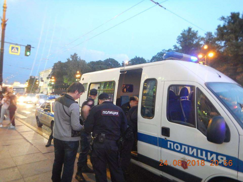 "За свободу": в Санкт-Петербурге задержали активистов, поздравивших Украину с Днем Независимости (фото)