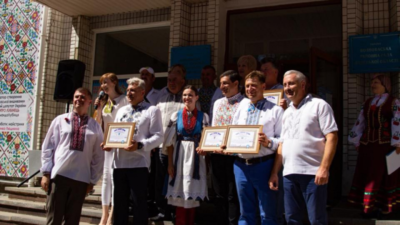 Новый рекорд: в зоне ООС на праздник Дня Независимости более 5000 человек пришли в вышиванках