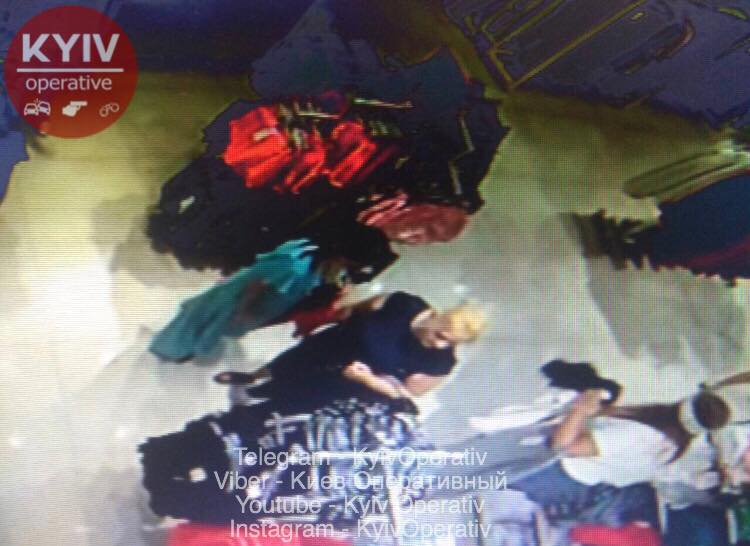 Киевлян предупредили о проворных воровках в крупном ТЦ (фото)