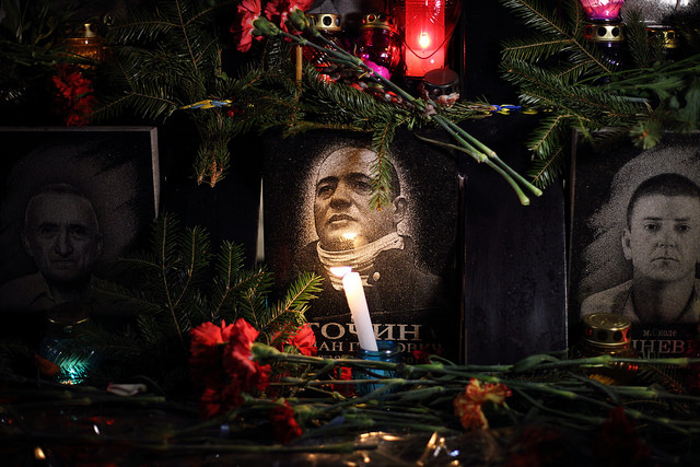 На Аллее Героев Небесной Сотни почтили память погибших на Майдане в 2014 году (фоторепортаж)