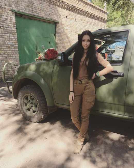 "Привыкла к предвзятости": в сети рассказали о юной девушке-офицере (фото)