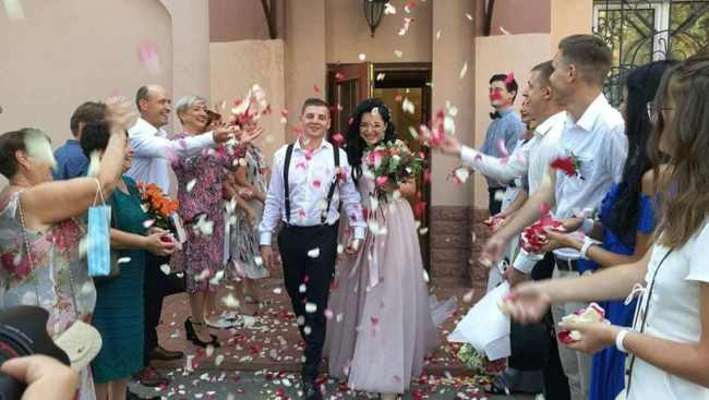 Свадебный август: в Киеве рекордное количество пар поженились в "счастливые даты"