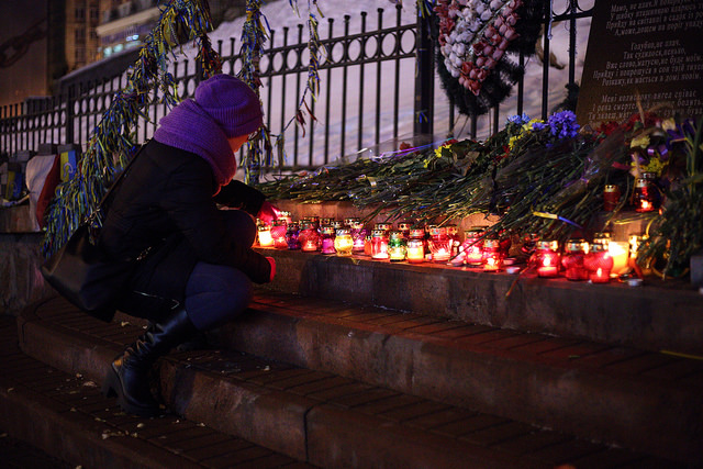 На Аллее Героев Небесной Сотни почтили память погибших на Майдане в 2014 году (фоторепортаж)