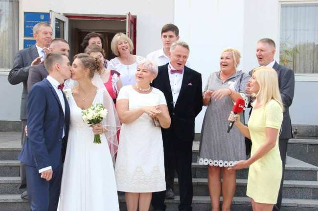 Свадебный август: в Киеве рекордное количество пар поженились в "счастливые даты"