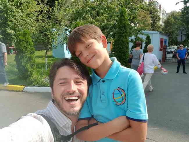 Зірковий День знань: як українські знаменитості провели своїх дітей до школи (фото)