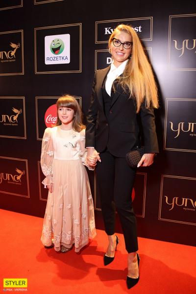 YUNA 2018: фоторепортаж с красной дорожки музыкальной премии