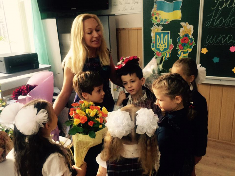 &quot;Какие славные&quot;: Снежана Егорова опубликовала фото со своими детьми на школьной линейке