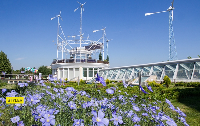 Підземний басейн, вітряки і сонячні батареї: Руслана у день народження показала свій будинок