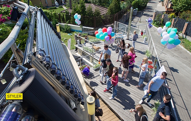 Підземний басейн, вітряки і сонячні батареї: Руслана у день народження показала свій будинок