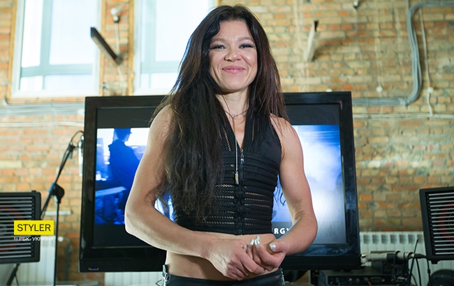 Підземний басейн, вітряки і сонячні батареї: Руслана у день народження показала свій будинок