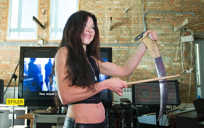 Підземний басейн, вітряки і сонячні батареї: Руслана у день народження показала свій будинок