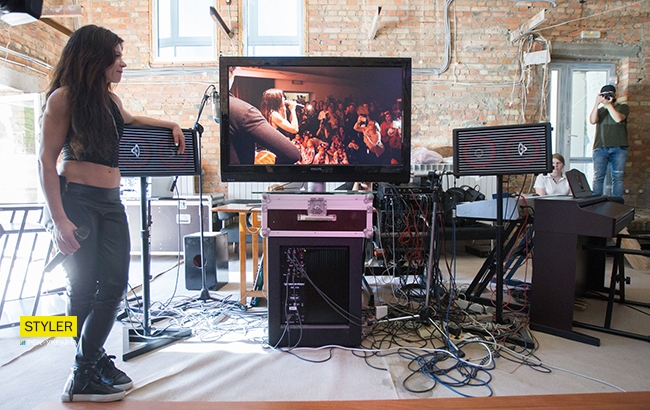 Підземний басейн, вітряки і сонячні батареї: Руслана у день народження показала свій будинок