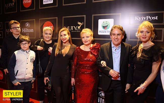 YUNA 2018: фоторепортаж с красной дорожки музыкальной премии