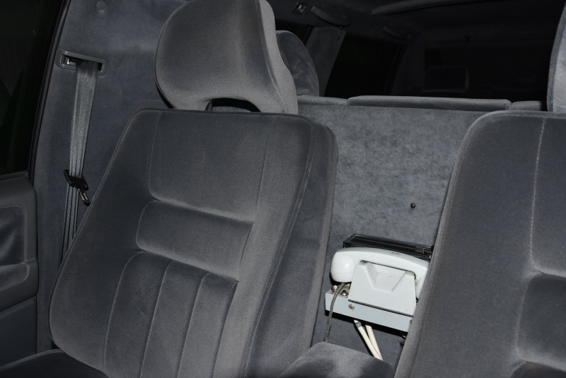 "Коврики зачетные": в Одессе нашли раритетный лимузин экс-президента Украины (фото)