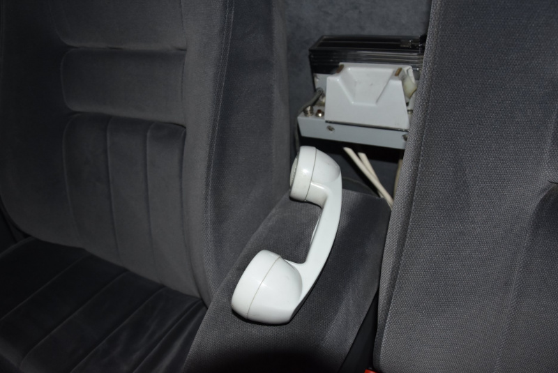 "Коврики зачетные": в Одессе нашли раритетный лимузин экс-президента Украины (фото)