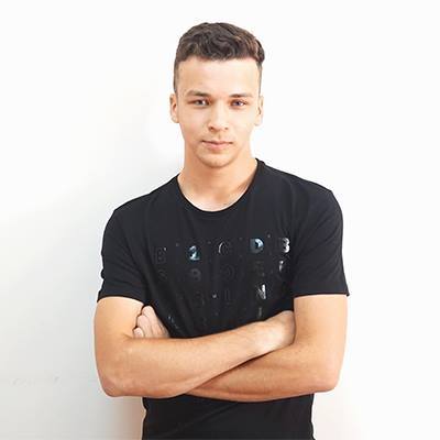Микола Кулеба з дітьми потрапив у страшну аварію: що відомо про його родину
