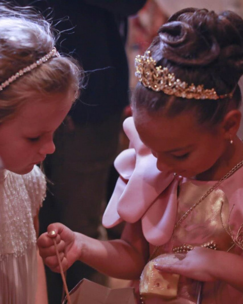 Камалія зворушливо привітала своїх дочок-близнючок з першим ювілеєм (фото)