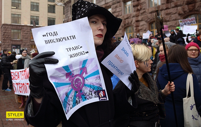 8 Марта с привкусом насилия  и взаимонепонимания: как в Киеве прошел Марш Женщин (фоторепортаж)