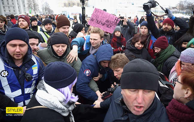 8 Марта с привкусом насилия  и взаимонепонимания: как в Киеве прошел Марш Женщин (фоторепортаж)