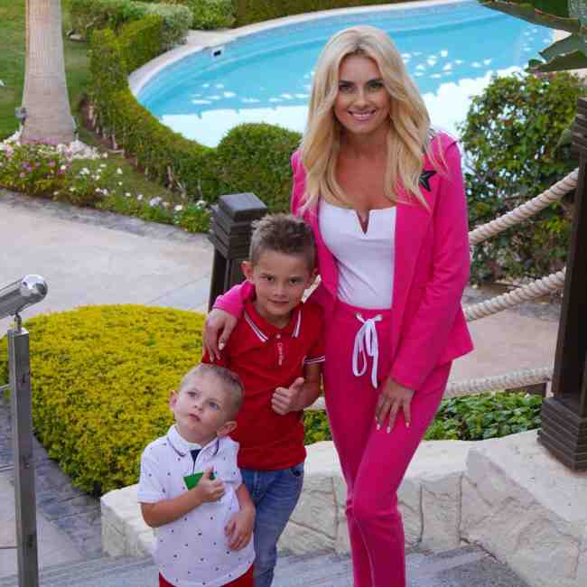 Зірковий День знань: як українські знаменитості провели своїх дітей до школи (фото)