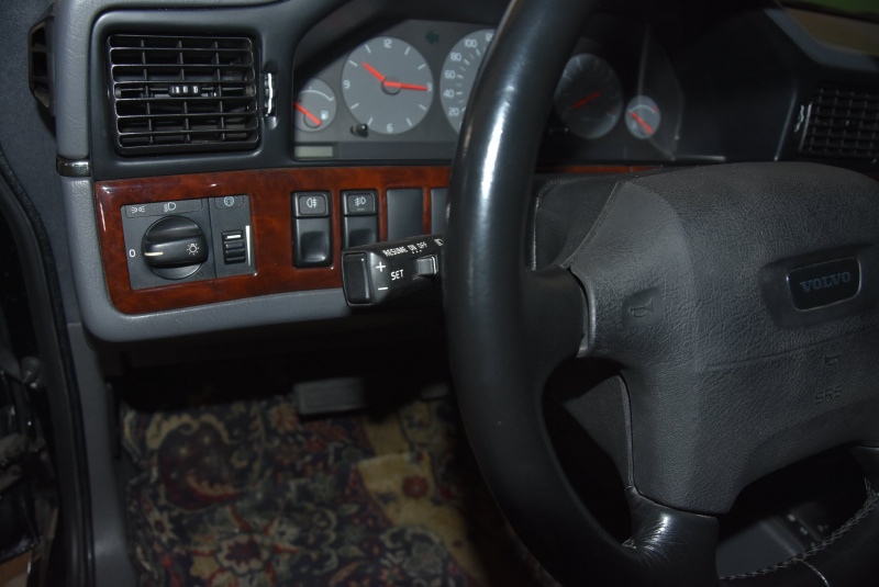 "Коврики зачетные": в Одессе нашли раритетный лимузин экс-президента Украины (фото)