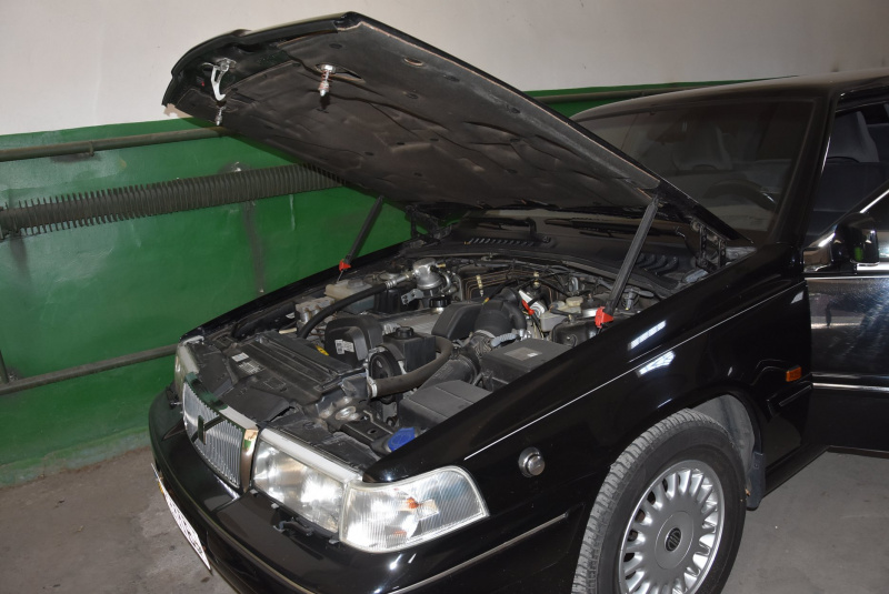 "Коврики зачетные": в Одессе нашли раритетный лимузин экс-президента Украины (фото)