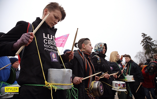 8 Марта с привкусом насилия  и взаимонепонимания: как в Киеве прошел Марш Женщин (фоторепортаж)