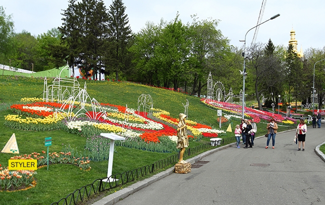 В Киеве открылась уникальная выставка тюльпанов &quot;Вокруг света&quot; (яркий фоторепортаж)