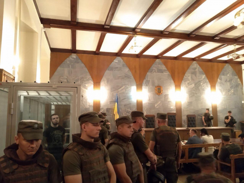 "Хто замовив Катю Гандзюк?": во Львове прошло заседание суда над активистом, который нарисовал граффити