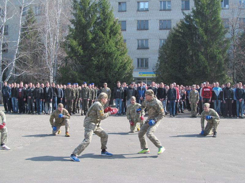 В Украине стартовал весенний призыв: в Харькове состоялись торжественные проводы (фото)