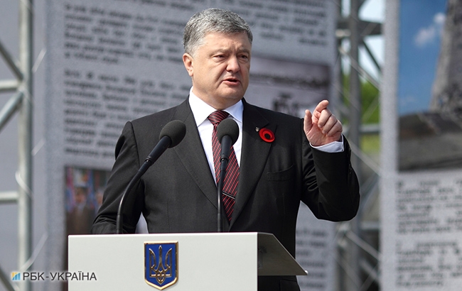 День пам'яті та примирення: у Києві відкрили фотовиставку "Герої" (фоторепортаж)