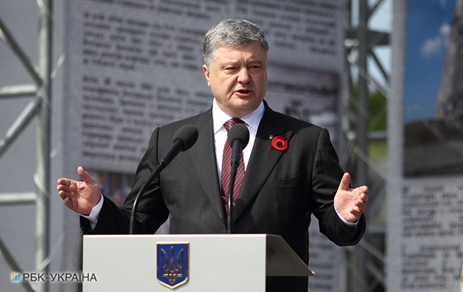 День пам'яті та примирення: у Києві відкрили фотовиставку "Герої" (фоторепортаж)