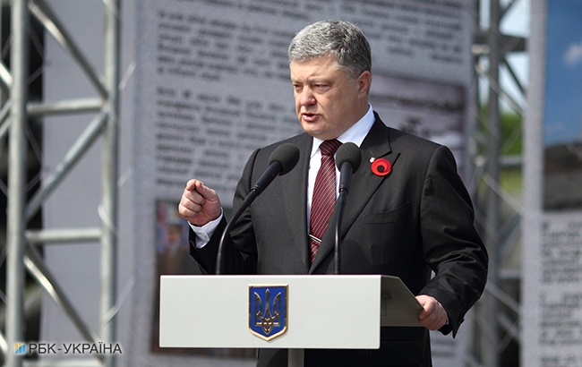 День пам'яті та примирення: у Києві відкрили фотовиставку "Герої" (фоторепортаж)