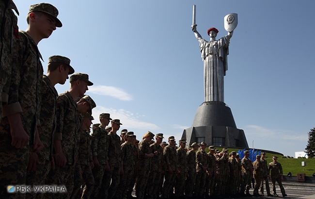 День пам'яті та примирення: у Києві відкрили фотовиставку "Герої" (фоторепортаж)