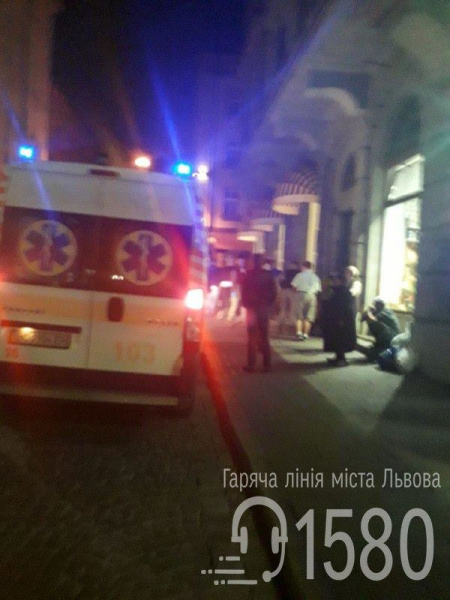 "Пришлось госпитализировать": во Львове школьницы напились до потери сознания (фото)