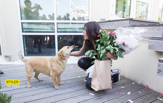 Підземний басейн, вітряки і сонячні батареї: Руслана у день народження показала свій будинок