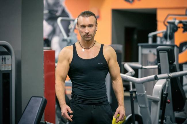 &quot;Ослепи меня торсом&quot;: Олег Винник покорил поклонниц спортивным телом (фото)