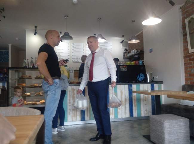 Справа Януковича: адвокат екс-президента, який не з'явився на засідання, був помічений у кав'ярні