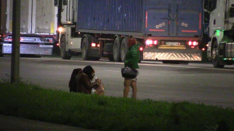 "Эко-акция": работницам "древнейшей профессии" предложили провести субботник (фото)