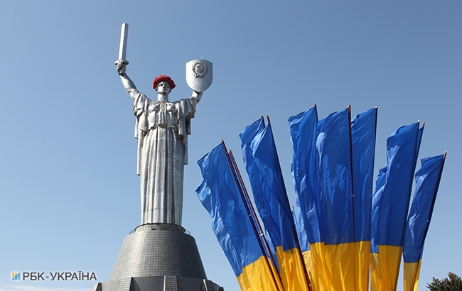 День пам'яті та примирення: у Києві відкрили фотовиставку "Герої" (фоторепортаж)